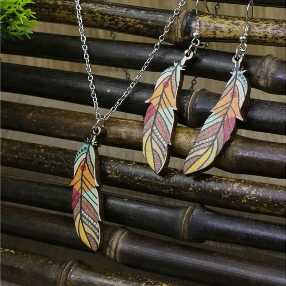 Feathered shape necklace and drop earrings - Picture 5 of 9